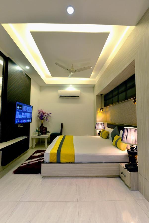 Hotel The Yellow Chandīgarh Esterno foto